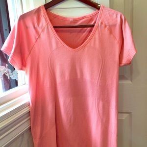 Lululemon swiftly tech run tee - V neck.
